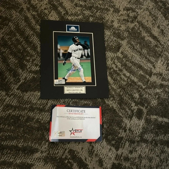 Ken Griffey Jr. MLB Original Autographed Photos - Picture 1 of 1